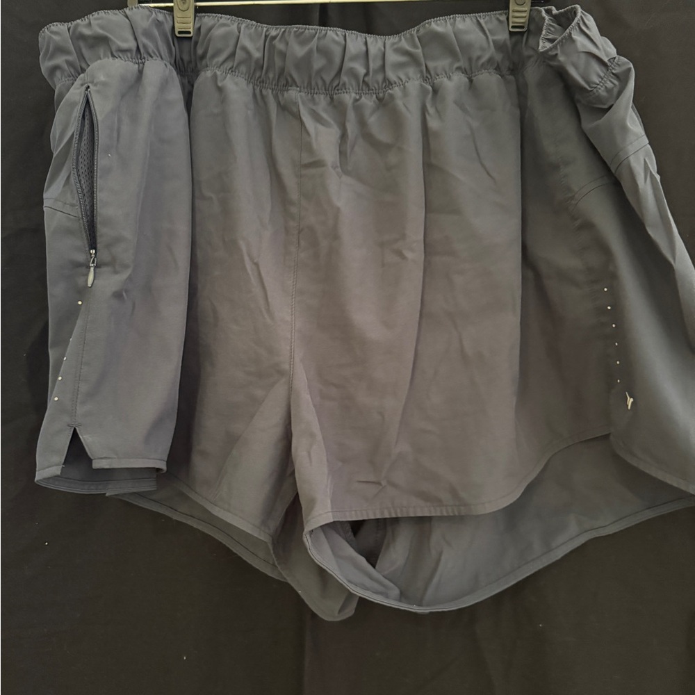 Black Mid-Rise
StretchTech Run
Shorts - - 3-inch inseam